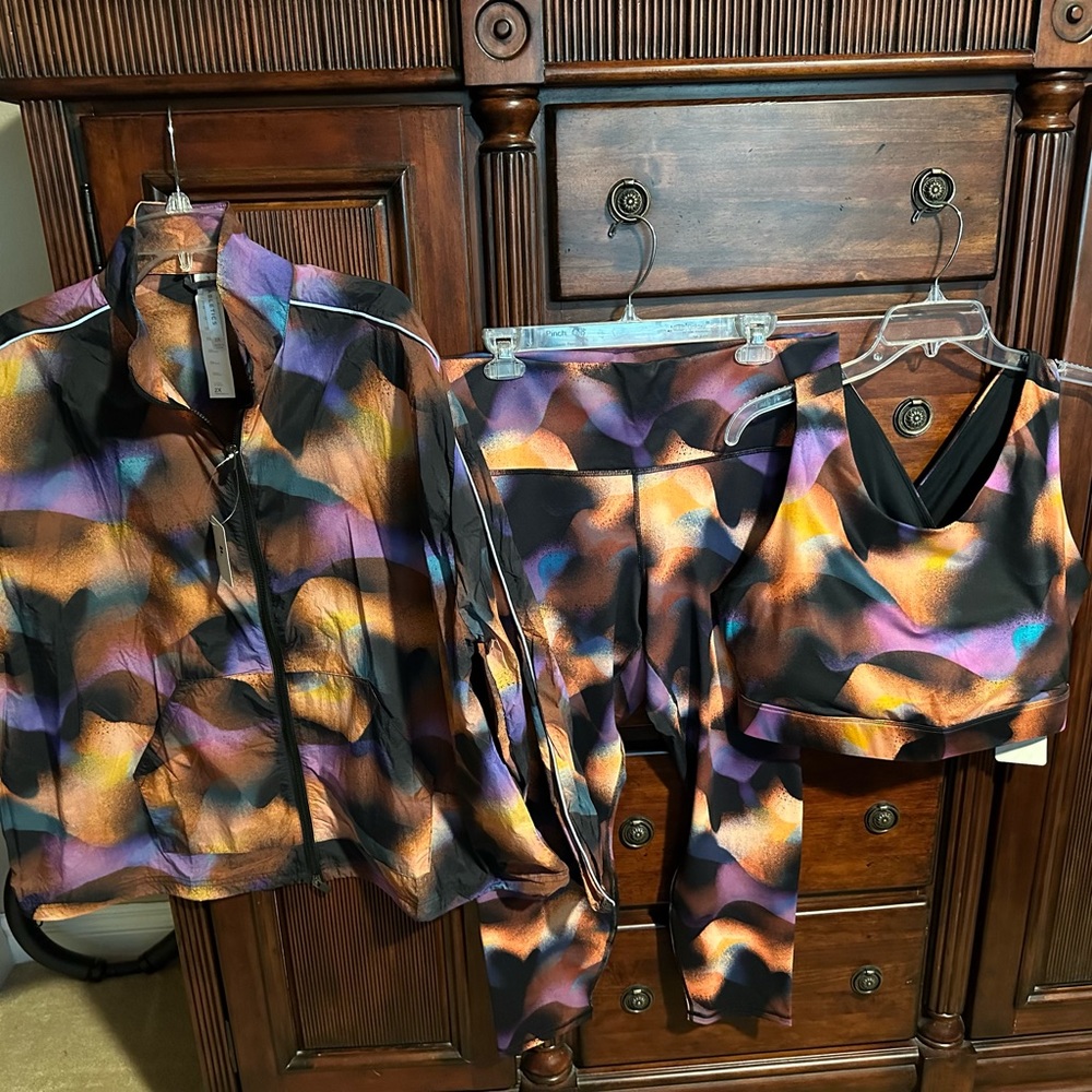 Fabletics - Matching 3-Piece Outfit - Meltdown (Color)